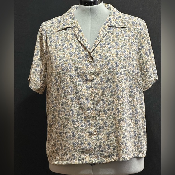 Lapel Neck Ditsy Floral Blouse - Picture 4 of 4